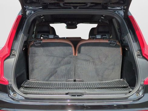 Used 2024 Volvo XC90 B6 Ultimate w/ Protection Package Premier image 12