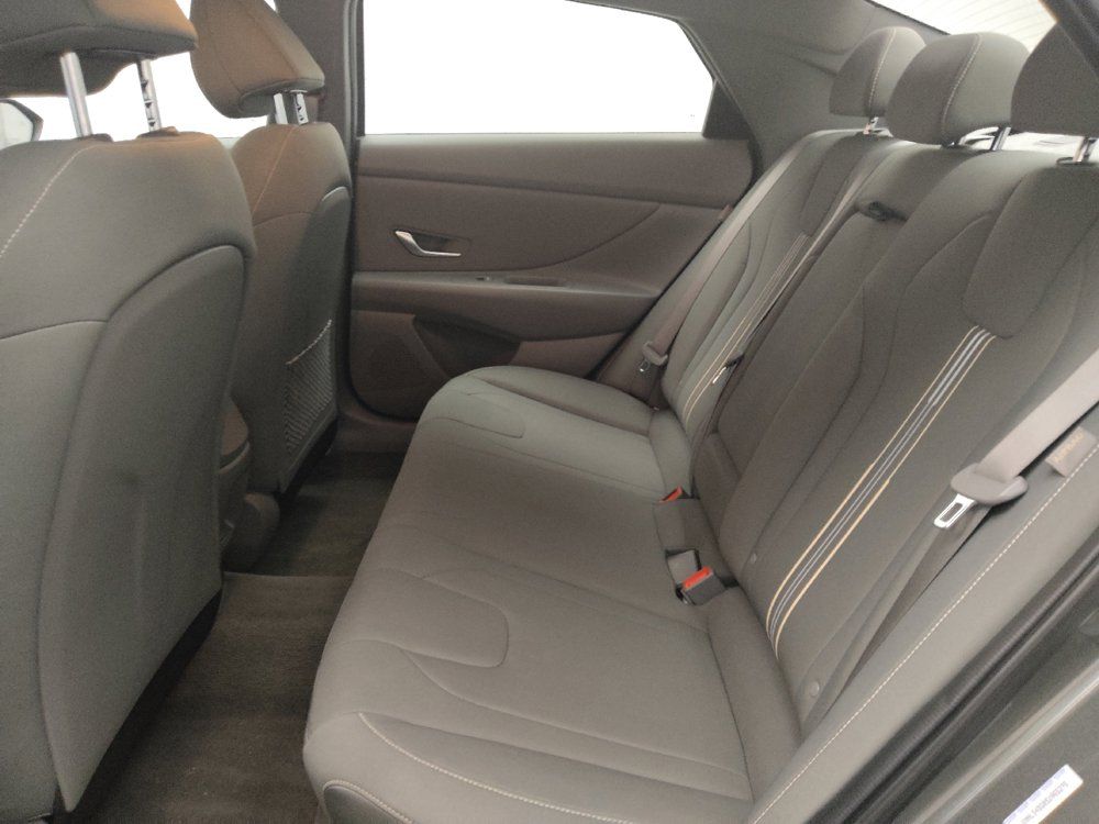 Used 2025 Hyundai Elantra SEL FWD image 18