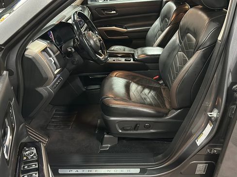 Used 2022 Nissan Pathfinder Platinum w/ Cargo Package image 9