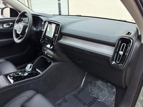 Used 2024 Volvo XC40 B5 Ultimate w/ Climate Package AWD/4WD image 15