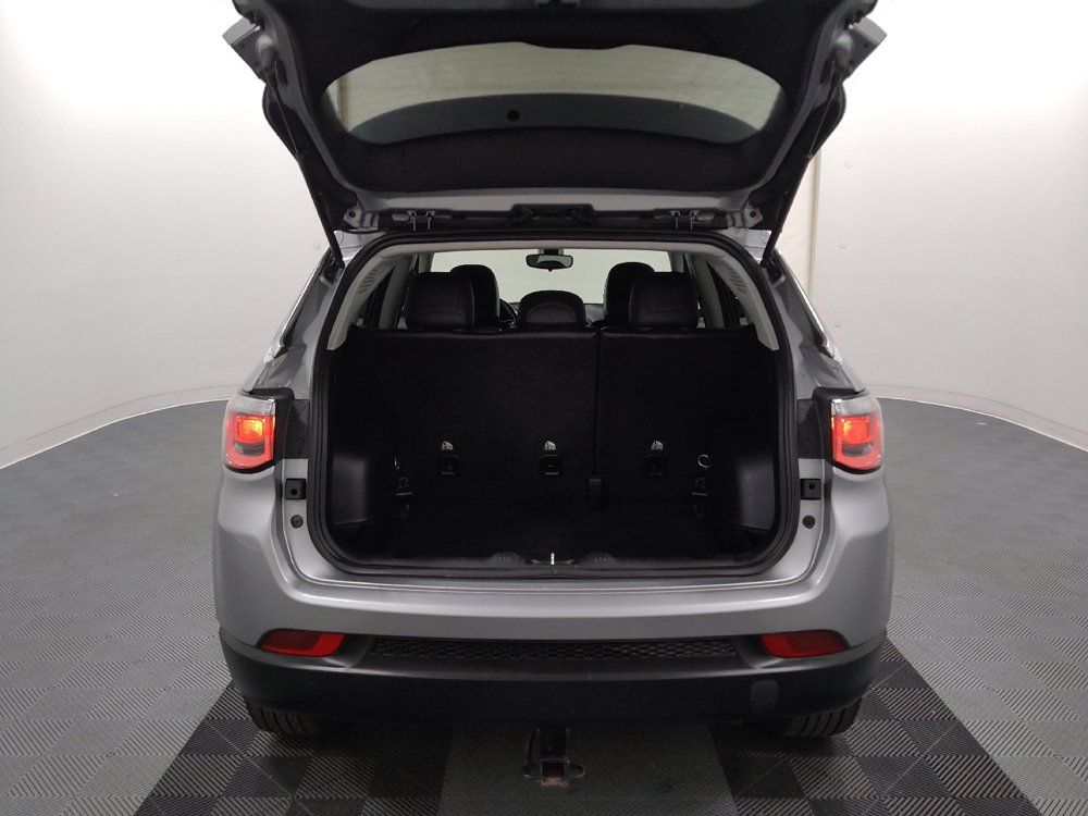 Used 2018 Jeep Compass Latitude w/ Cold Weather Group AWD/4WD image 29