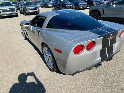 Used 2005 Chevrolet Corvette Coupe w/ Preferred Equipment Group RWD image 9