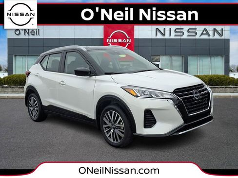 Certified 2024 Nissan Kicks SV image 1