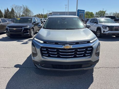Used 2026 Chevrolet Equinox LT FWD image 2