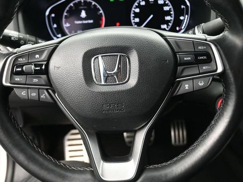 Used 2018 Honda Accord Sport image 11