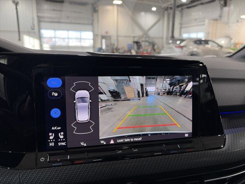 Certified 2024 Volkswagen Golf R image 32