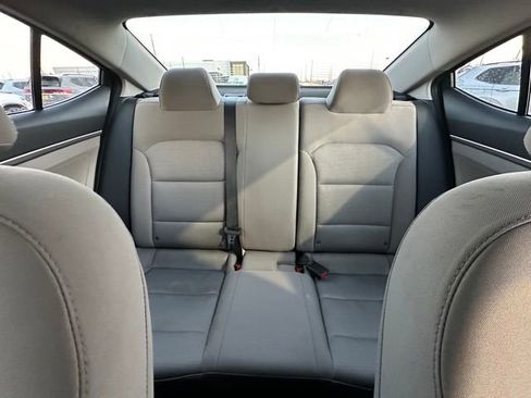 Used 2017 Hyundai Elantra SE image 27
