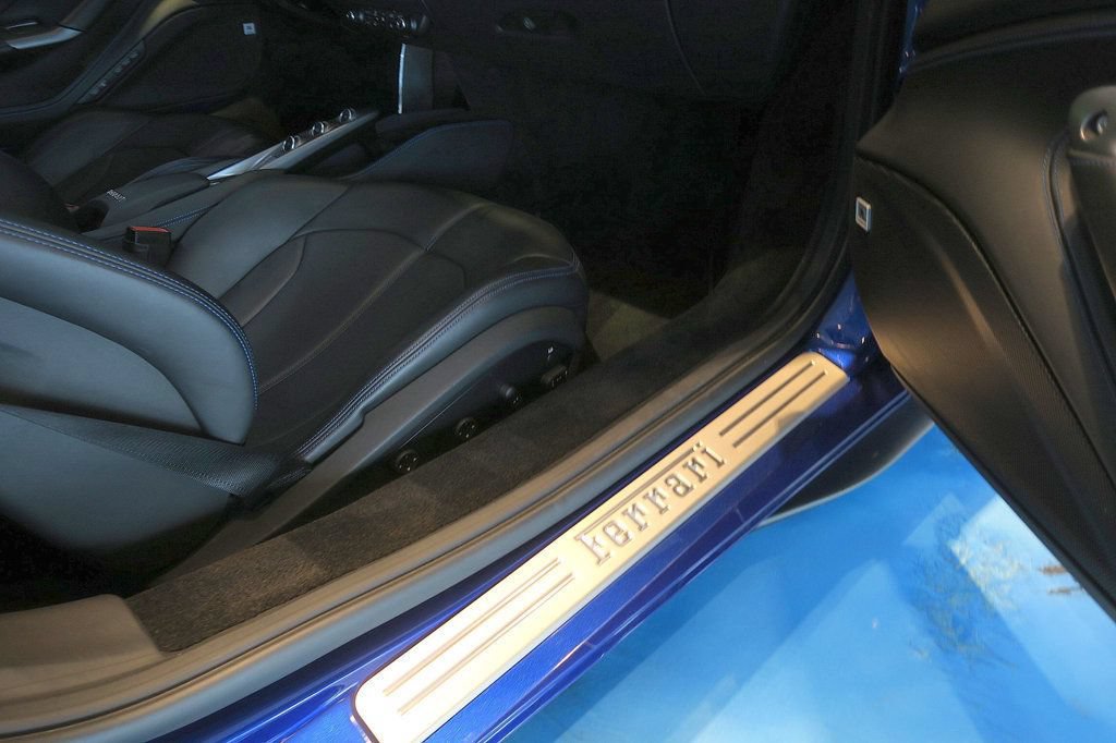 Used 2020 Ferrari F8 Tributo RWD image 28