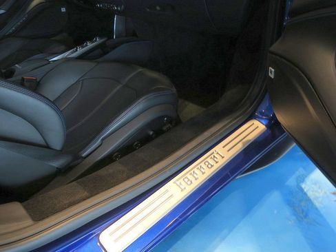 Used 2020 Ferrari F8 Tributo RWD image 28