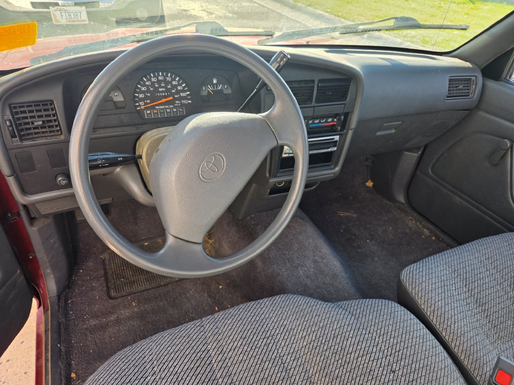 Used 1993 Toyota Pickup Deluxe RWD image 4