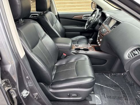 Used 2018 Nissan Pathfinder Platinum image 17