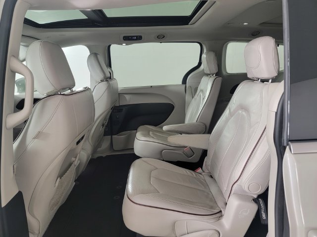Used 2020 Chrysler Pacifica Limited FWD image 15