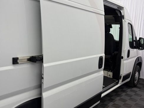Used 2025 RAM ProMaster 2500 w/ Convenience Group FWD image 16