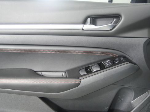 Used 2023 Nissan Altima 2.5 SR image 8