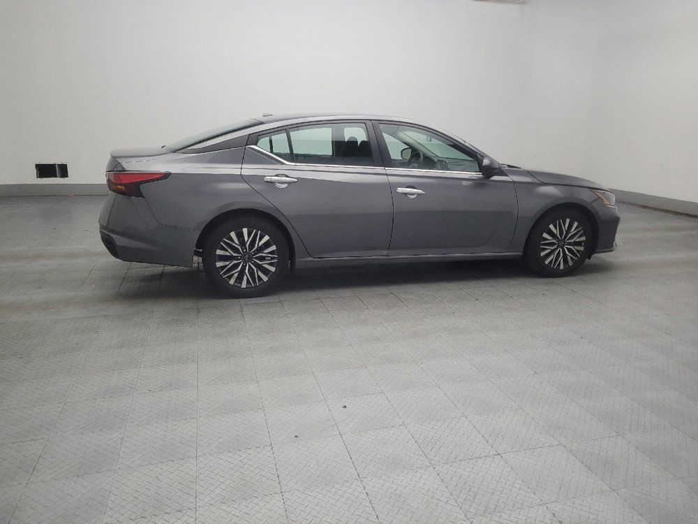 Used 2025 Nissan Altima 2.5 SV FWD image 10
