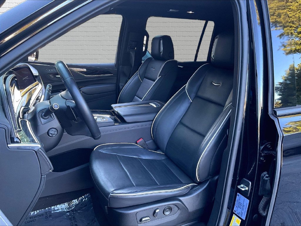Used 2022 Cadillac Escalade ESV Sport w/ Touring Package AWD/4WD image 18