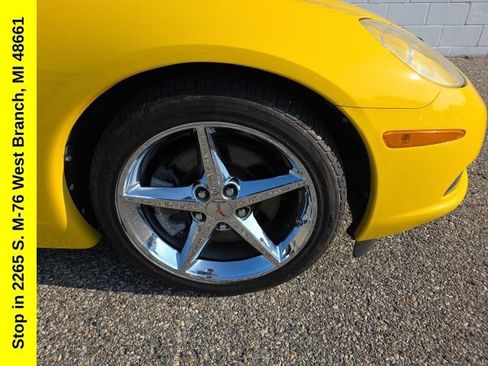 Used 2011 Chevrolet Corvette Coupe w/ Preferred Equipment Group RWD image 6