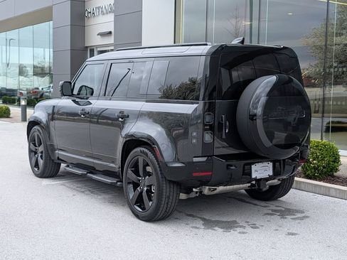 New 2026 Land Rover Defender 110 X-Dynamic SE image 3