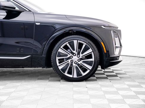 Certified 2025 Cadillac Lyriq Luxury w/ LPO, Floor Liner Package AWD/4WD image 38