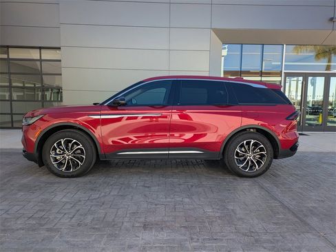 Used 2025 Lincoln Nautilus Premier image 7