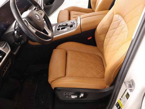 Used 2024 BMW X7 xDrive40i image 12