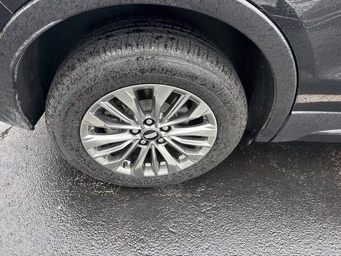 Used 2025 Cadillac XT4 Premium Luxury image 13