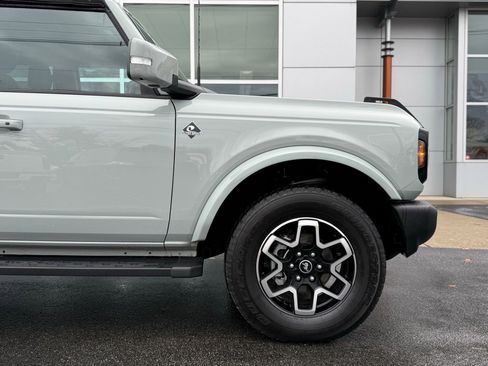 Used 2024 Ford Bronco Outer Banks image 13