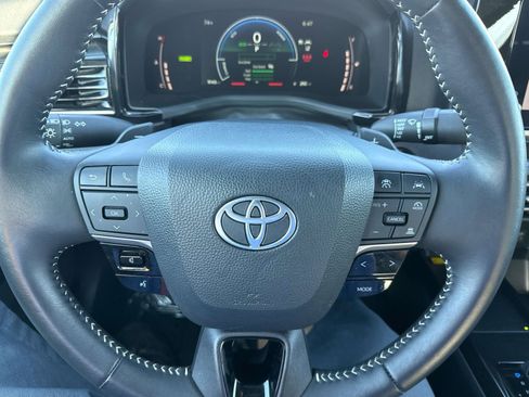 Used 2025 Toyota Camry Hybrid FWD image 27