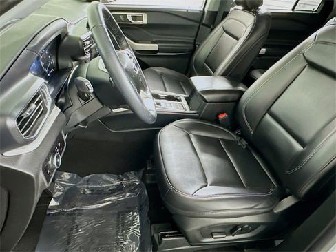 Used 2023 Ford Explorer XLT w/ Equipment Group 202A image 9