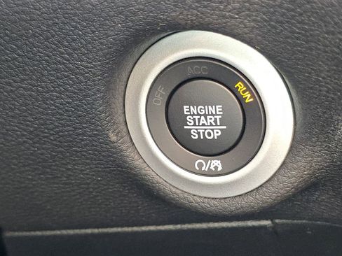 New 2026 Chrysler Pacifica Select w/ S Appearance Package image 11