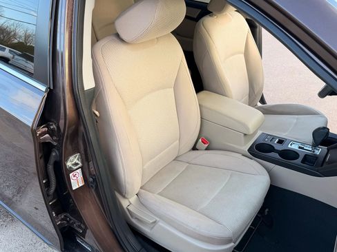 Used 2019 Subaru Outback 2.5i Premium image 15