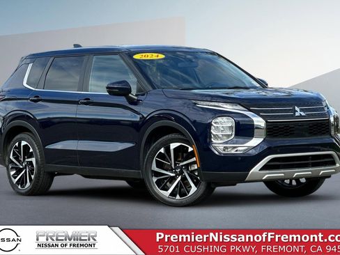 Used 2024 Mitsubishi Outlander SE image 1