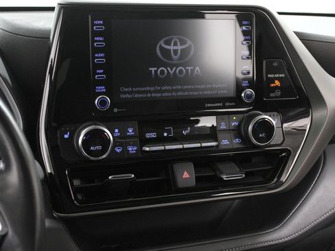 Used 2021 Toyota Highlander XLE image 9