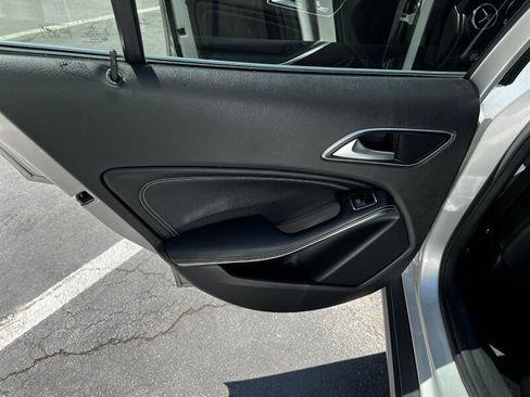 Used 2018 Mercedes-Benz GLA 250 4MATIC w/ Premium Package image 23