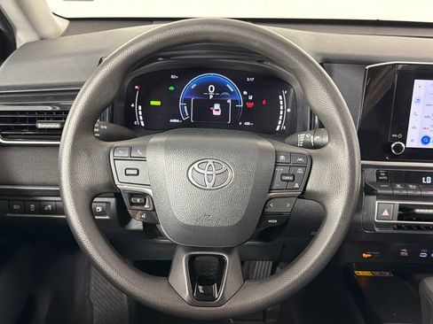 Used 2025 Toyota Camry LE image 23