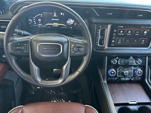 Used 2023 GMC Yukon XL Denali Ultimate AWD/4WD image 18