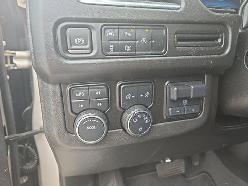 Used 2023 Chevrolet Suburban RST w/ Sport Performance Package AWD/4WD image 7