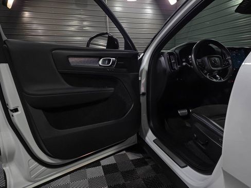 Used 2021 Volvo XC40 P8 Recharge w/ Advanced Package image 34