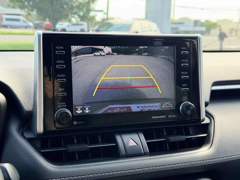 Certified 2020 Toyota RAV4 XLE w/ Convenience Package AWD/4WD image 4