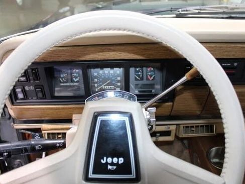 Used 1991 Jeep Grand Wagoneer image 19