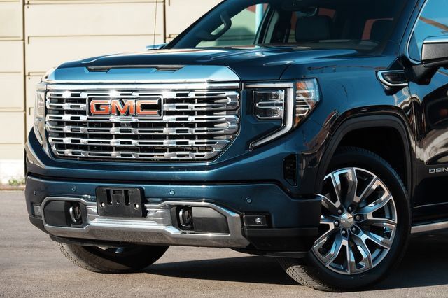 Used 2023 GMC Sierra 1500 Denali w/ Denali Reserve Package AWD/4WD image 8