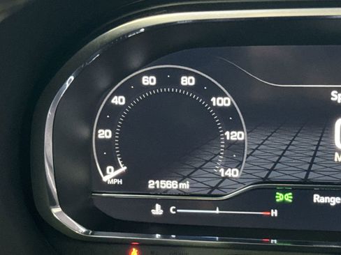 Used 2022 GMC Yukon XL SLT w/ SLT Premium Package image 22