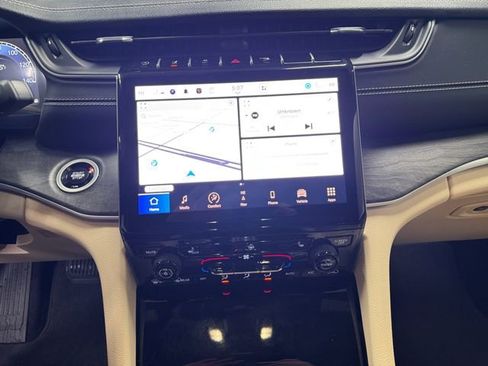 Used 2024 Jeep Grand Cherokee Limited w/ Luxury Tech Group II image 17