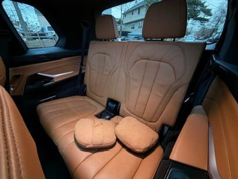 Used 2021 BMW X7 xDrive40i w/ M Sport Package image 25