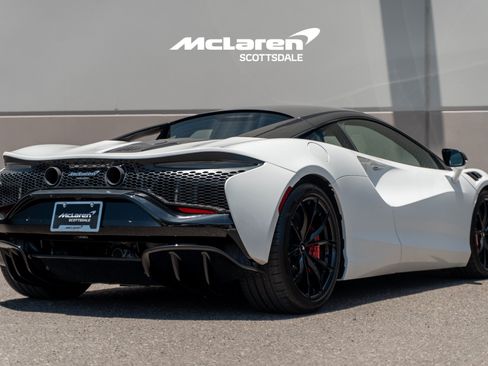 Used 2023 McLaren Artura RWD image 7