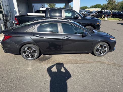 Used 2022 Hyundai Elantra SEL w/ Convenience + Premium Package FWD image 5