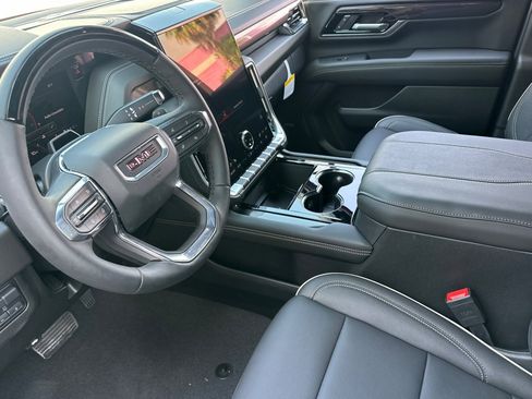 New 2025 GMC Yukon XL Elevation image 8