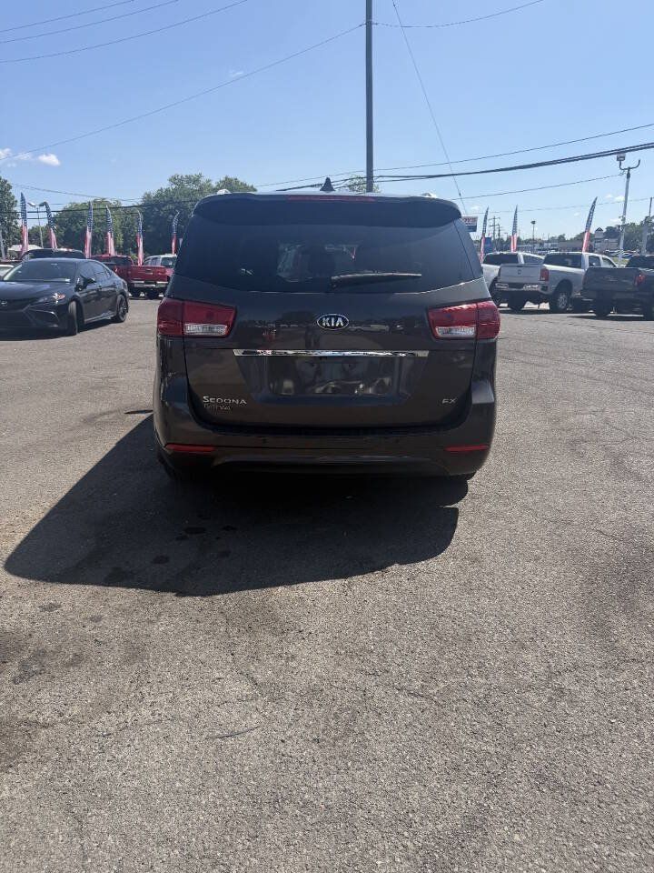 Used 2017 Kia Sedona EX FWD image 17