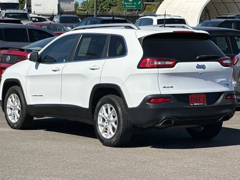 Used 2018 Jeep Cherokee Latitude Plus AWD/4WD image 7