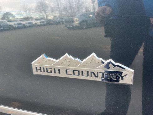 Used 2017 Chevrolet Silverado 1500 High Country image 32